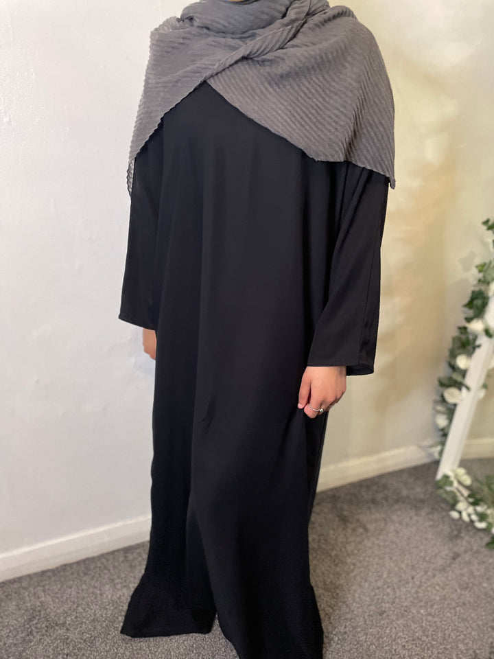 Mad'ouk is getting ready to presents to you the latest modest fashion necessities, from abayas, jilbabs to thobes, islamic essentials,& more. Available to deliver to the UK,US or wherever you are at an affordable price.